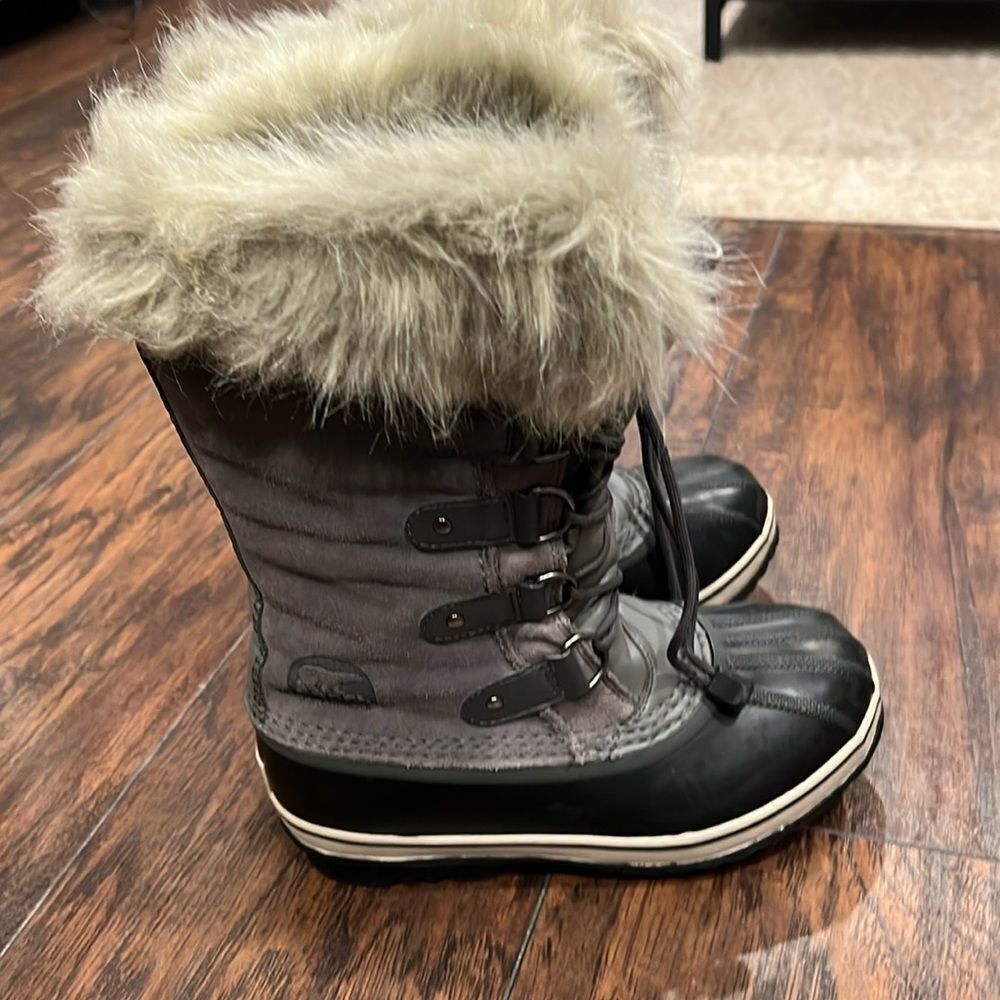 Sorel Joan Of Arc Waterproof Boots In Quarry / Black Size 4 Youth Women’s Size 6